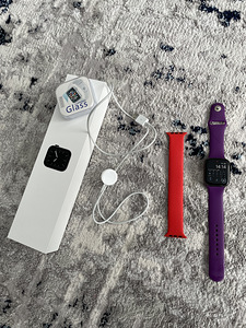 Apple Watch 5, 44mm, GPS (1 foto / 4)