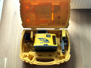 NIVELLIIR PÖÖRDLASER SPECTRA PRECISION GL422 (2 foto / 2)