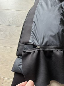 Куртка Armani, размер M (5 фото из 5)