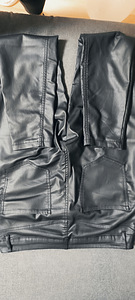 Новые кожаные штаны Л (2 фото из 2)