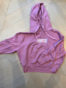 Roosa Tommy Jeans kapuutsiga pusa, suurus S (1 foto / 3)