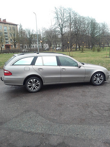 Mercedes Benz E220 CDI (4 foto / 8)