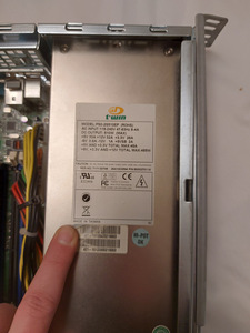 Server ja toiteplokid (4 foto / 6)