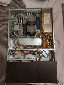 Server ja toiteplokid (6 foto / 6)
