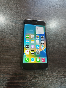 iPhone 8 64Gb (2 фото из 4)