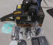 Цифровая зеркальная камера Nikon D5300 с объективом AF-P 18-55 мм.