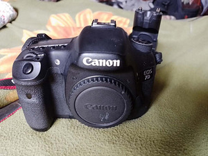 Canon EOS 7D Body Only+մարտկոց լիցկավորիչ եւ ճիպ+battary gri (2 լուսանկար / 3)