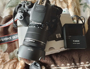 Canon eos 700d Canon EF-S 18-55mm 1:4-5.6 is stm.