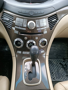 Subaru Tribeca (2 фото из 6)