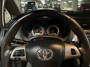 Toyota Auris (8 фото из 11)