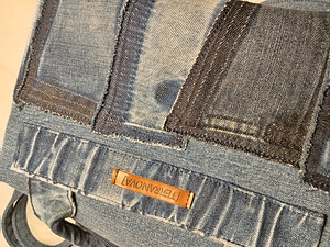 Denim handbag in the “Boro” style. 16 × 25 × 10 cm (4 foto / 10)