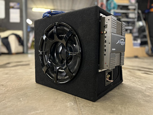 Blaupunkt 850w subwoofer + Ultimate võimendi + kaabeldus (1 foto / 2)