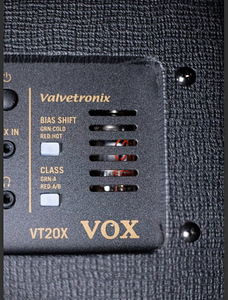 Комбик/ гитарный усилитель VOX Valvetronix (6 фото из 7)