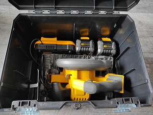 DeWalt DCS576T2; 54 В; Аккумулятор 2x6,0 Ач (6 фото из 7)