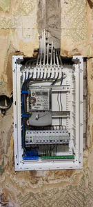 Kvalifitseeritud elektrik (2 foto / 10)