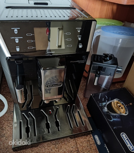Полностью автоматическая кофемашина deLonghi Primadonna Class (фото #2)