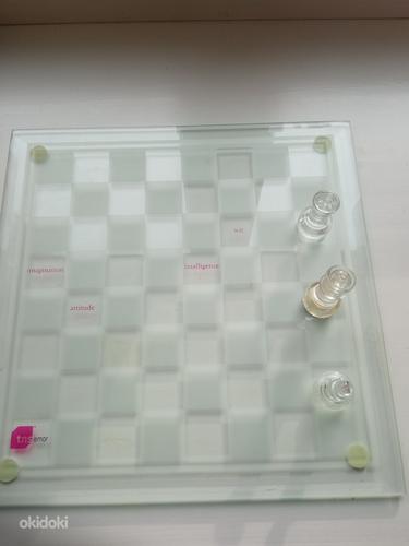 Стеклянная шахматная доска (фото #1)