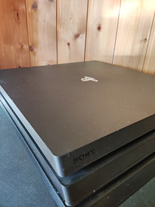 PS 4 PRO 1TB (4 фото из 5)