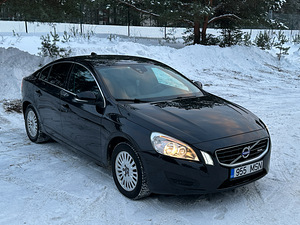 Volvo S60 (2 фото из 14)