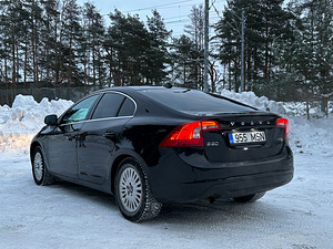 Volvo S60 (3 фото из 14)
