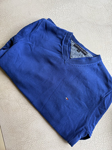 TOMMY HILFIGER (1 foto / 2)