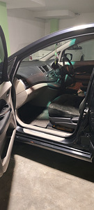 Mitsubishi Grandis (14 фото из 15)