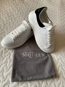 Alexander McQueen Leather Low-Top Sneakers / size 42-43 EU