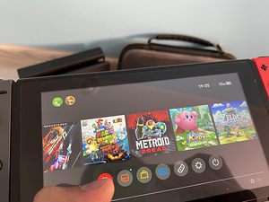 Nintendo Switch v1 + 5 игр (3 фото из 7)