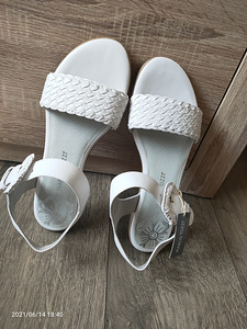 Naiste sandaalid