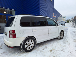 VW Touran 2008 (4 foto / 5)