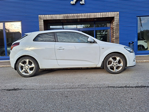 KIA CEED COUPE (5 фото из 8)