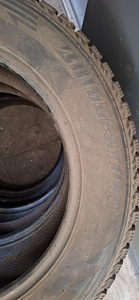 Зимние шины Bridgestone (3 фото из 4)