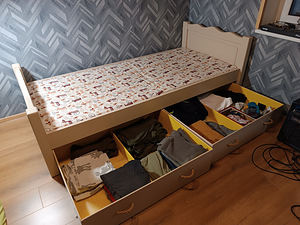 Täispuit voodi 90x200 ja voodikastid (1 foto / 5)