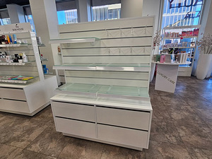 MÜÜA KAUPLUSE SISUSTUS! (2 foto / 9)