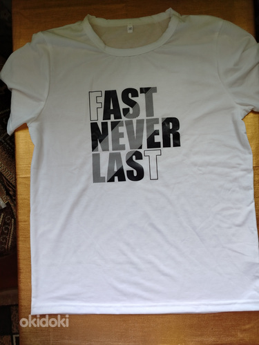 Белая мужская футболка