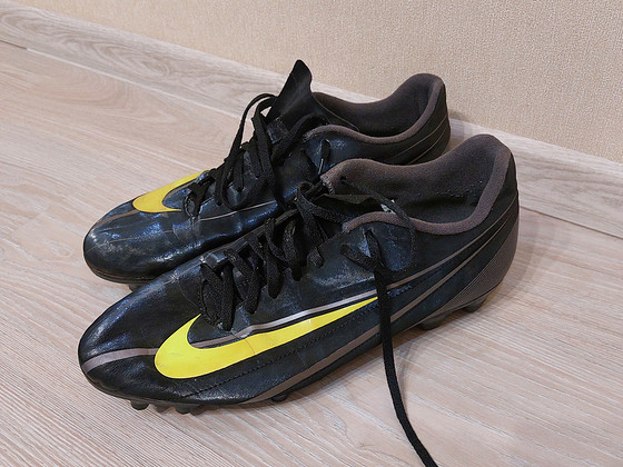 Nike jalgpallijalatsid (jalgpallinagadega) suurus EUR 47