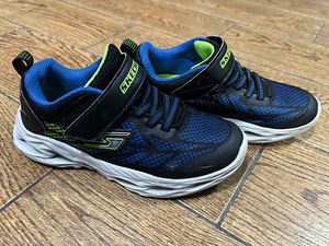 Skechers vilkuvad tossud s32 (1 foto / 2)