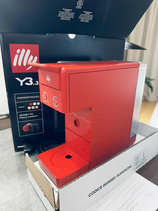 Капсульная кофемашина illy (1 фото из 3)