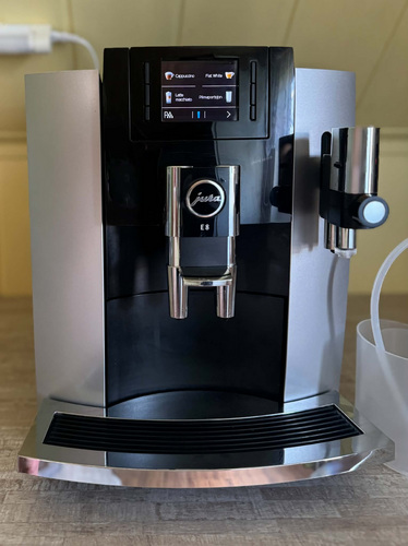Kohvimasin Jura E8
