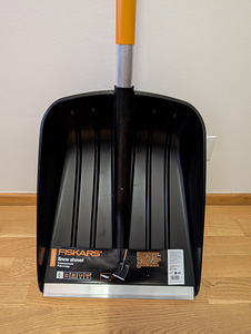 Fiskars лопата для снега НОВАЯ (4 фото из 6)
