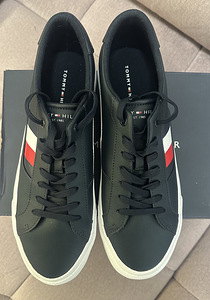 Tommy Hilfiger tossud 42s UUED (3 foto / 4)