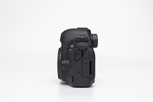 Canon EOS 6D Mark II (body) peegelkaamera (3 foto / 10)