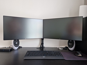 Два монитора Dell U2717D + Dell U2719D и держатель (1 фото из 10)