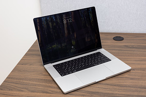 Apple MacBook Pro 16 M3 Pro 18GB/512GB Silver ENG/RUS (1 foto / 10)