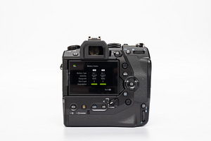 Olympus OM-D E-M1X hübriidkaamera (4 foto / 10)