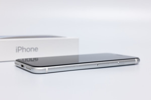 Apple iPhone SE 2020 128GB (White) (4 foto / 9)