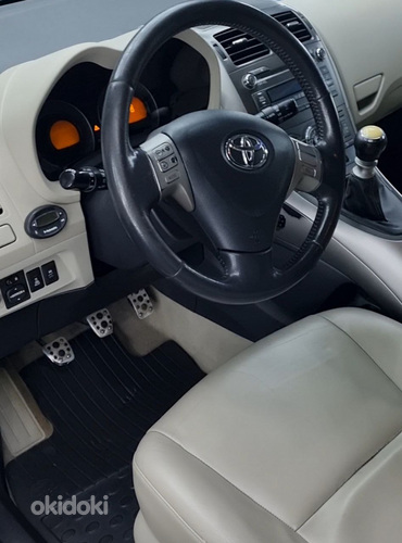 Toyota Auris 2008 2.2 130 кВт дизель
