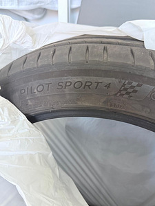 Шины Michelin Pilot Sport 4, 245/45/19 (2 фото из 2)