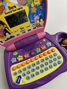 VTech Dora The Explorer Carnaval Time Learning Laptop (2 foto / 3)
