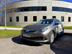 Auto rent BOLT Toyota Auris, hübriid, LPG gaas (3 foto / 3)